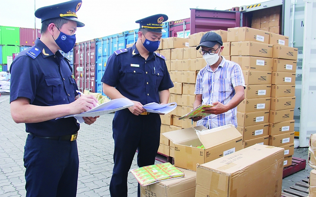 Hải quan được "chặn" hàng ngay cửa khẩu khi phát hiện dấu hiệu nghi vấn hàng giả