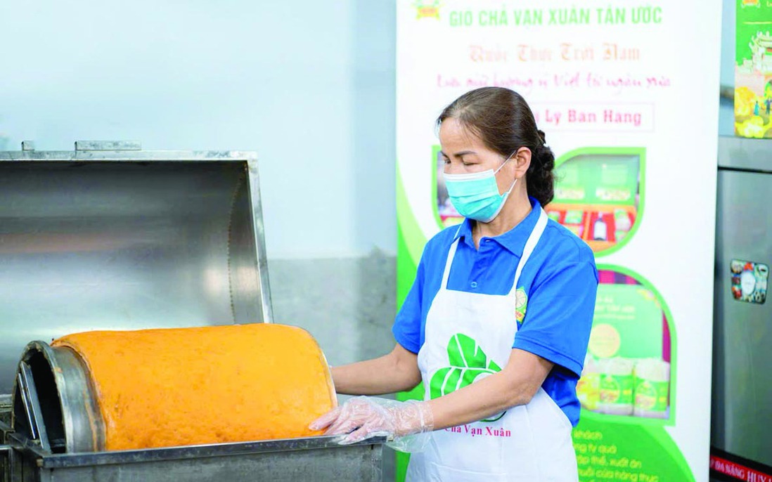 Người phụ nữ tạo sức sống mới cho làng nghề giò chả 
nổi tiếng Hà thành