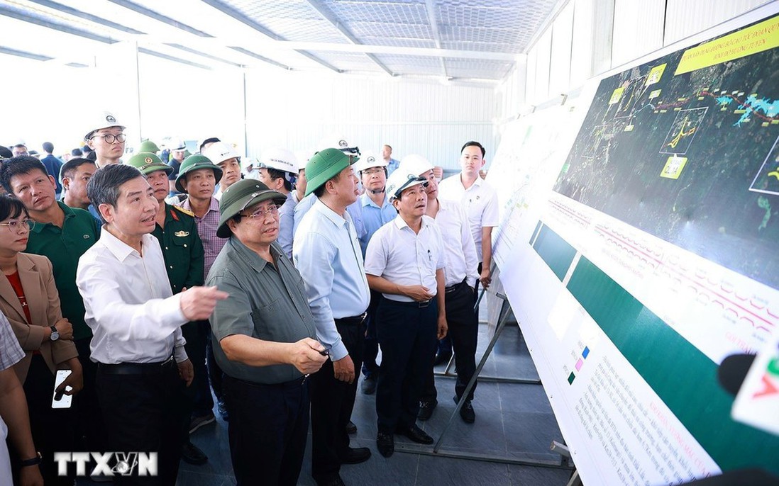 Thủ tướng kiểm tra các tuyến đường bộ cao tốc và kết quả Chiến dịch Quang Trung