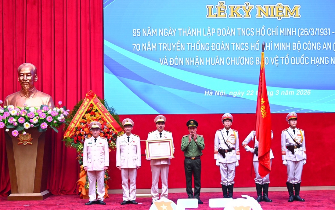 Đoàn Thanh niên Bộ Công an đón nhận Huân chương Bảo vệ Tổ quốc hạng Nhất