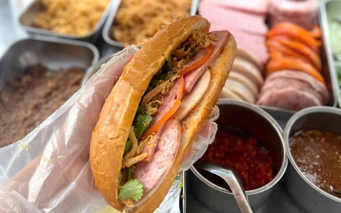 Khẩn trương điều tra vụ 19 người nghi ngộ độc sau khi ăn bánh mì ở Quảng Ngãi