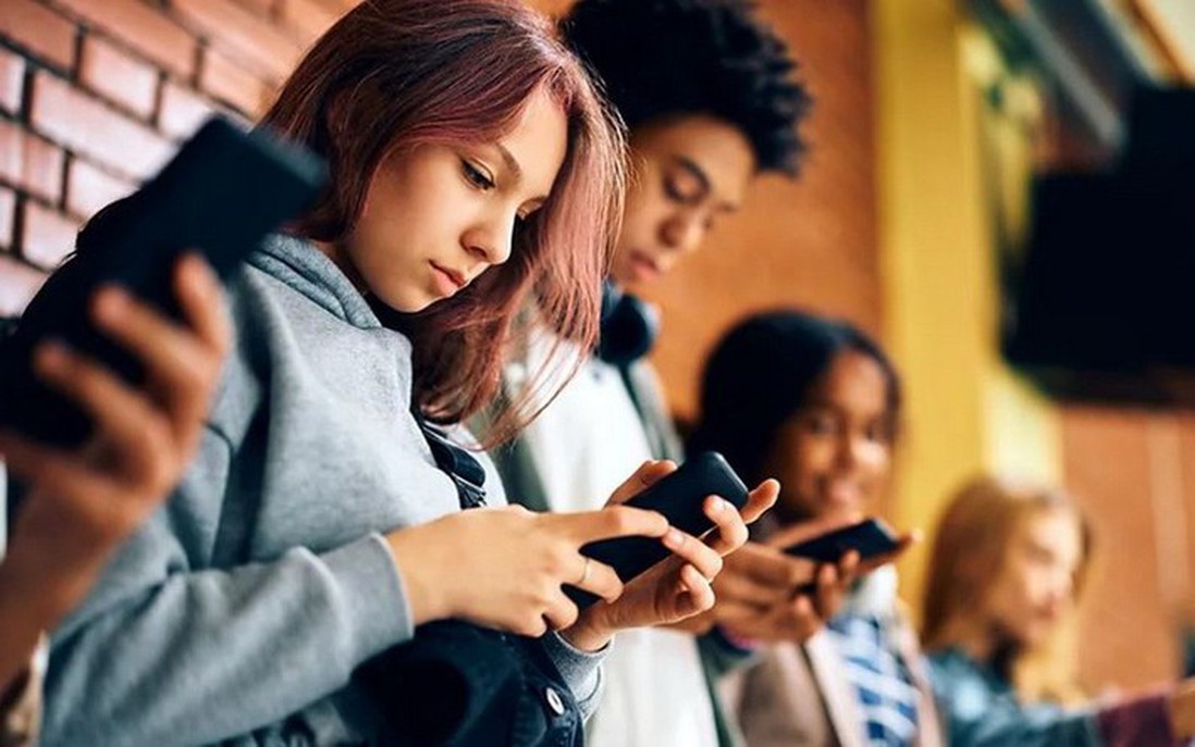 Thói quen lướt mạng liên tục gây ảnh hưởng như thế nào đến não bộ?