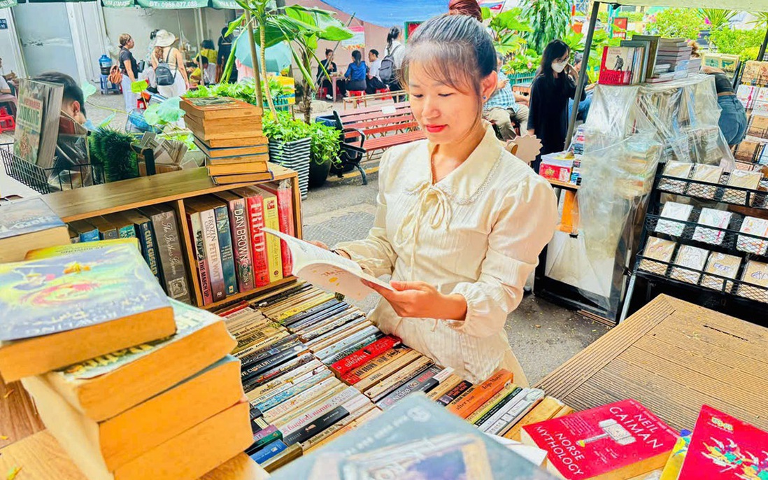 Đường sách TPHCM tìm giải pháp giữ chân độc giả trong thời đại số