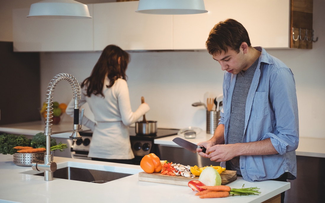 Nghệ thuật “ủy quyền” việc nhà để hạnh phúc hơn