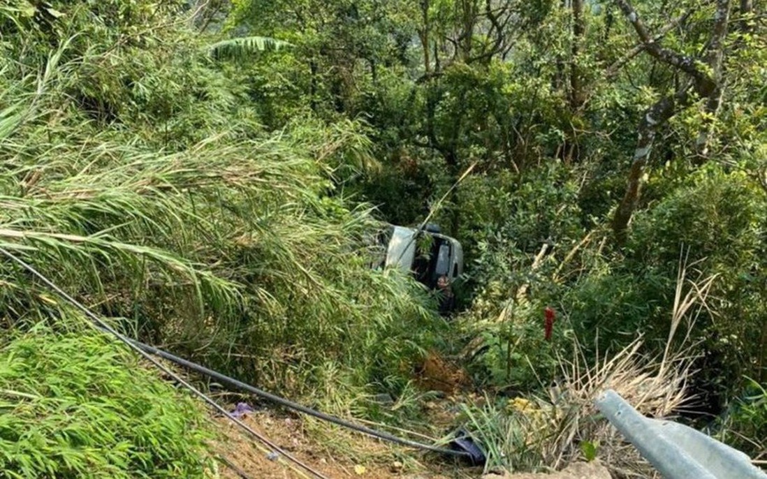 Xe ôtô 29 chỗ mất phanh lao xuống vực tại khu vực ởTam Đảo