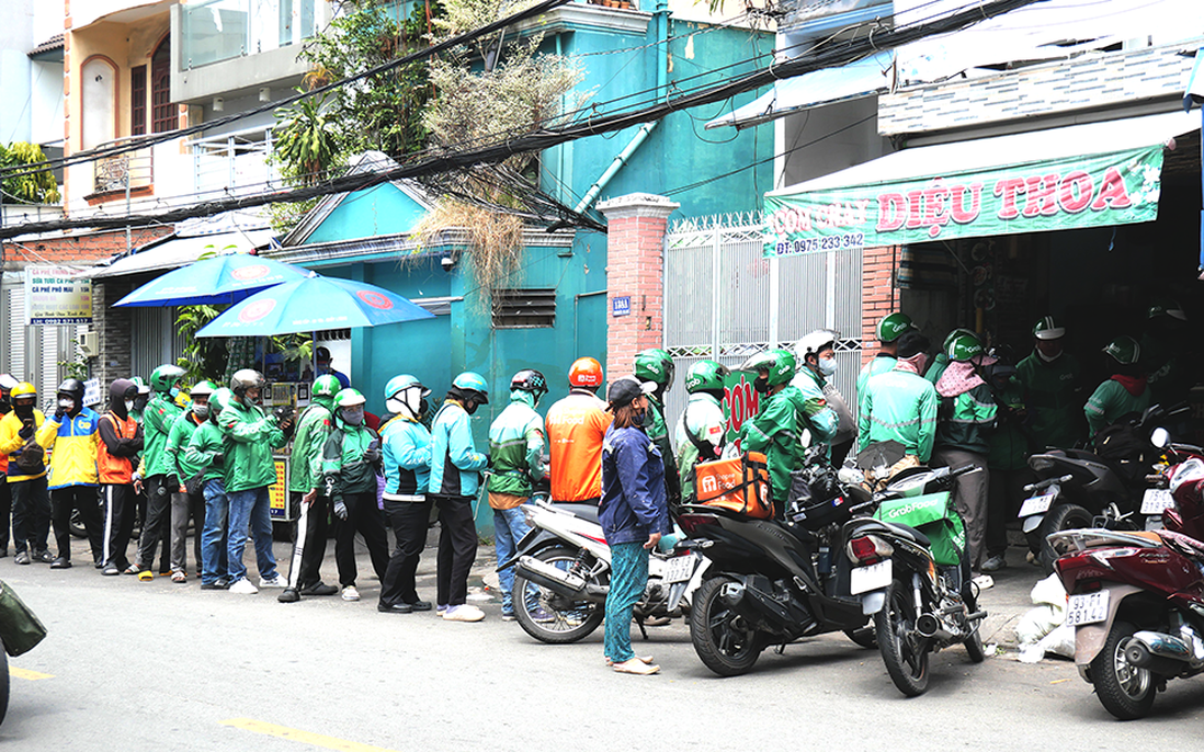 TPHCM: Các dịch vụ chay quá tải trong ngày Rằm tháng Giêng