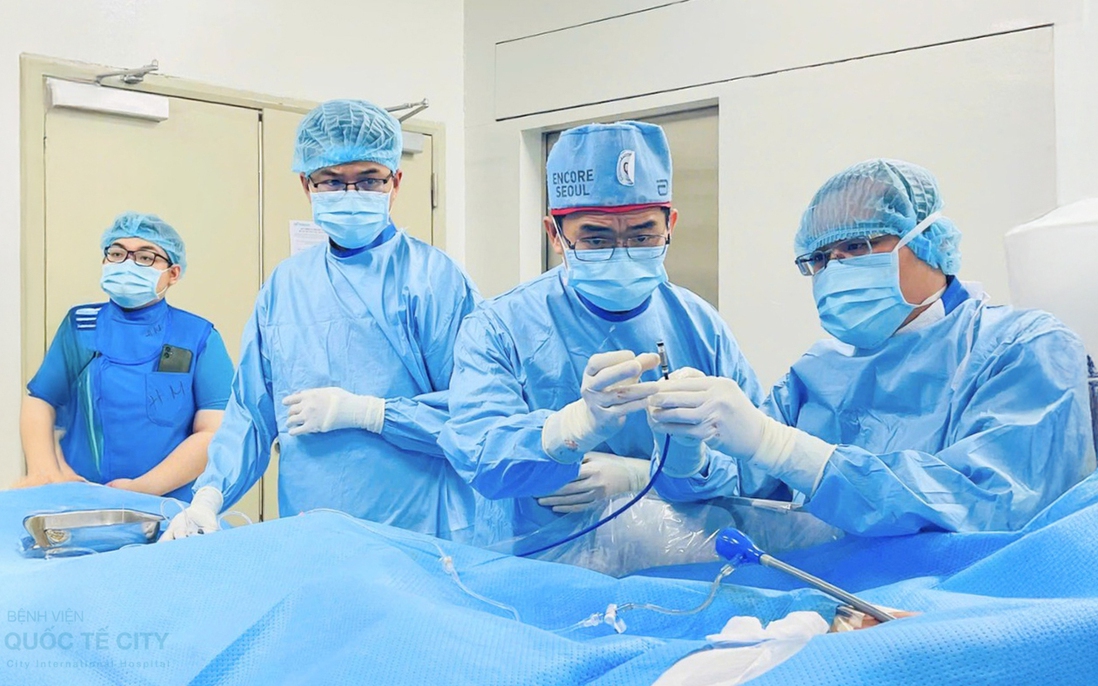 Cứu sống cụ bà gần 100 tuổi bị rối loạn nhịp tim