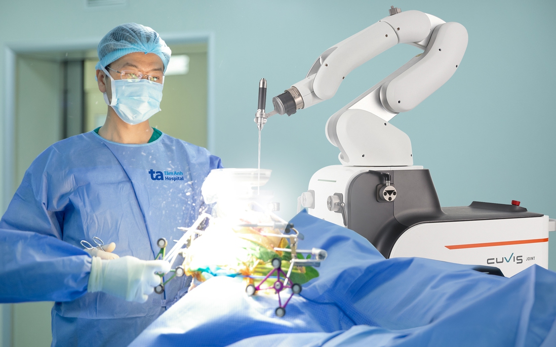 Lần đầu tiên tại Việt Nam: Thay khớp bằng Robot AI