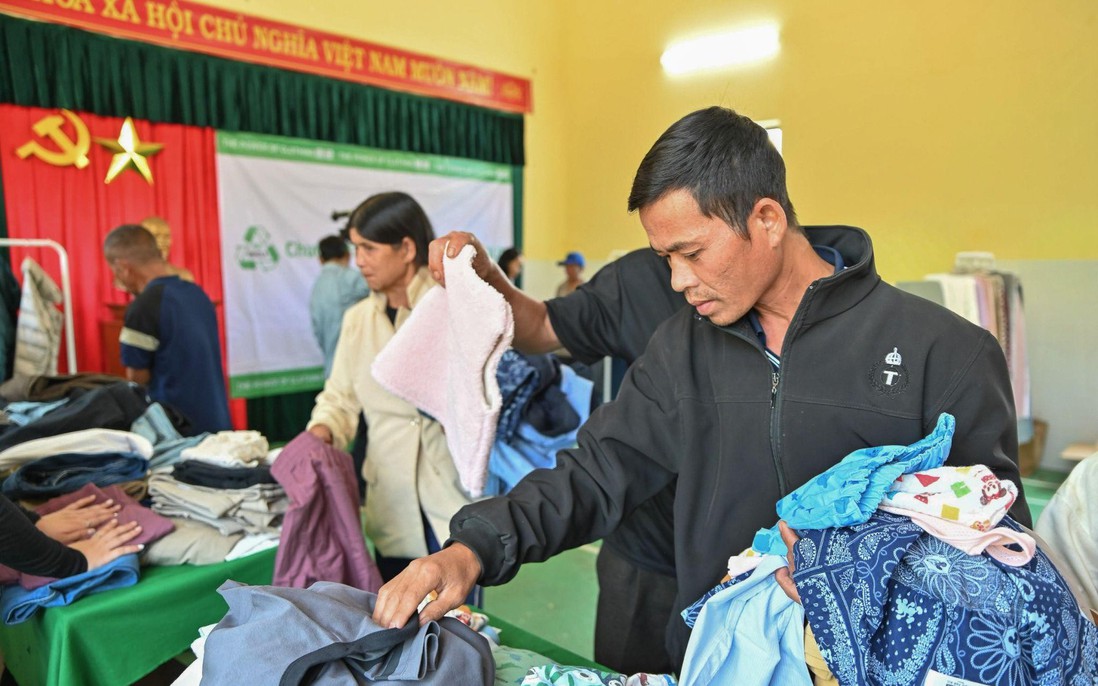 3.000 quần áo RE.UNIQLO đến với người dân xã vùng cao miền Trung