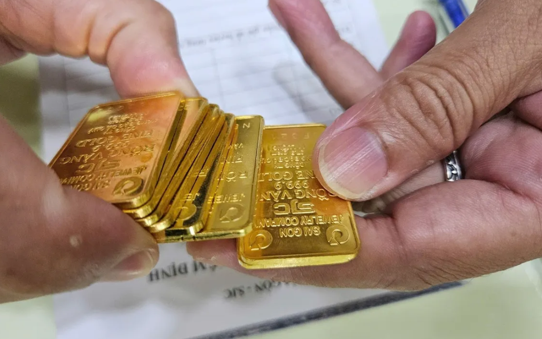 Giá vàng lên 176 triệu đồng mỗi lượng