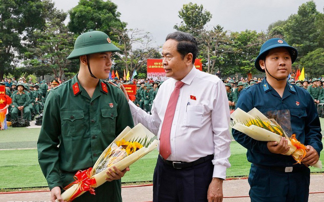 Chủ tịch Quốc hội dự Lễ giao, nhận quân năm 2026 tại TPHCM