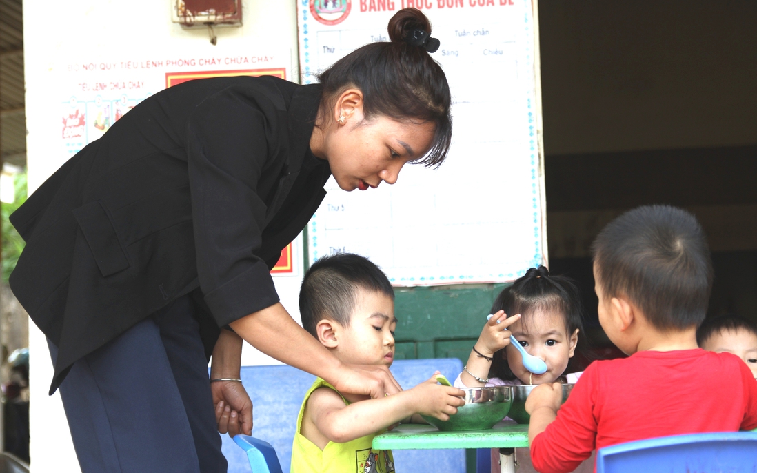 Nữ giáo viên mầm non có con dưới 12 tháng tuổi được giảm 5 giờ dạy/tuần