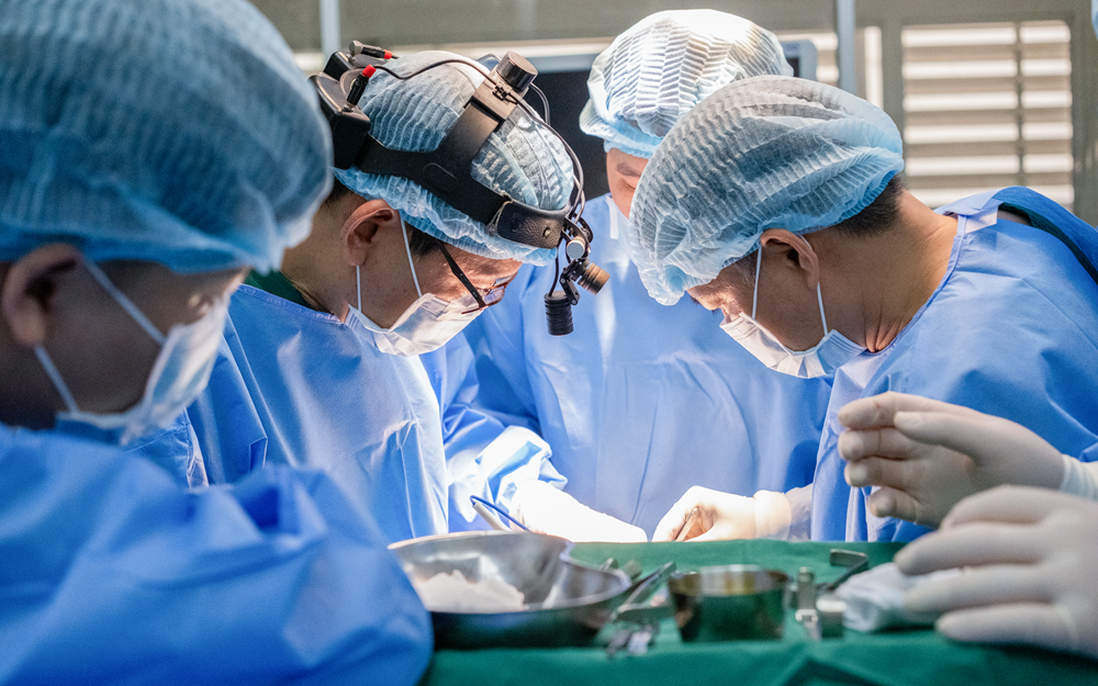 8 chuyên khoa cùng hợp sức và 10 giờ phẫu thuật cho ca bệnh “chưa từng có tiền lệ”