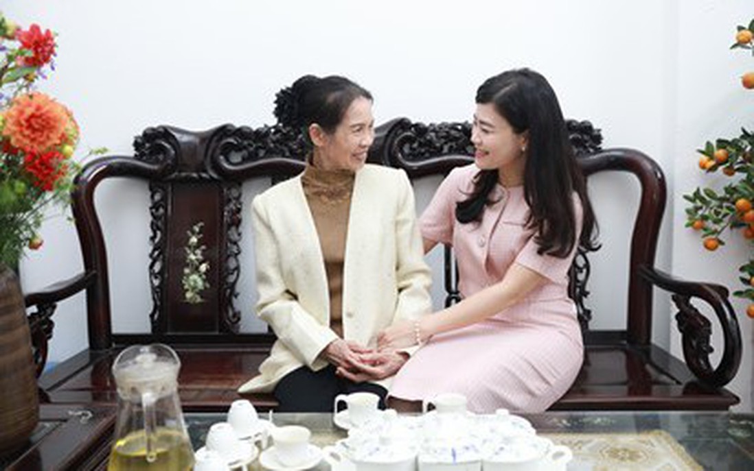 Nàng dâu tặng món quà 8/3 đặc biệt khiến mẹ chồng ưng ý khoe hàng xóm