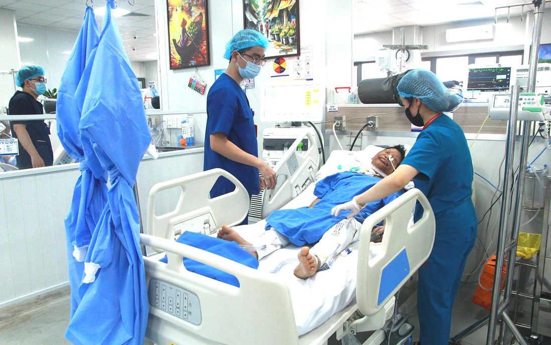 Mẹ hôn mê sâu sau hàng loạt biến chứng, gia đình kiệt quệ vì viện phí