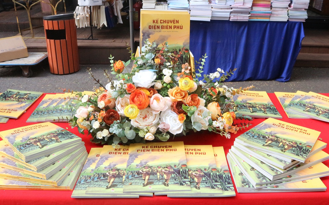 Trao tặng 2.000 cuốn sách cho Tủ sách thiếu nhi