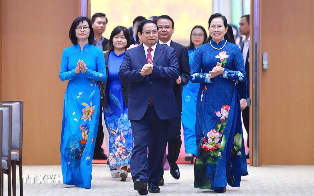 Thủ tướng gặp mặt đại diện nữ lãnh đạo, quản lý các cơ quan TW và trao Giải thưởng Kovalevskaia năm 2025