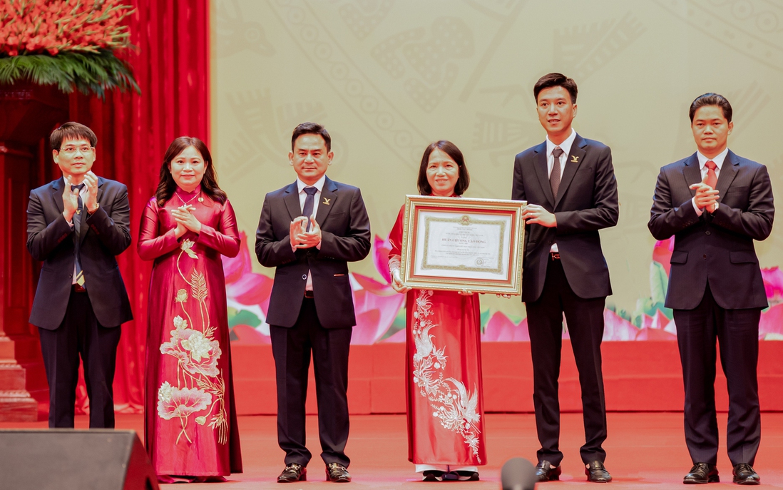 MEDLATEC đón nhận Huân chương Lao động hạng Nhì: Nỗ lực bền bỉ chăm sóc sức khỏe cộng đồng trong 3 thập kỷ