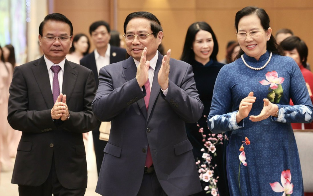 Thủ tướng gặp mặt đại diện nữ lãnh đạo, quản lý các cơ quan TW và trao Giải thưởng Kovalevskaia năm 2025