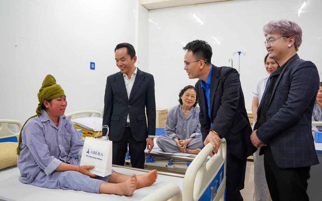 Tặng hơn 200 phần quà trong chương trình "Lan tỏa yêu thương" 