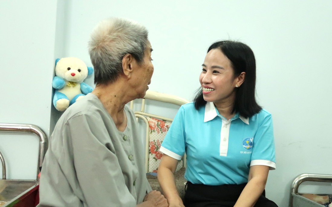 Thay đóa hồng bằng những hành động thiết thực, để Ngày 8/3 thêm ý nghĩa