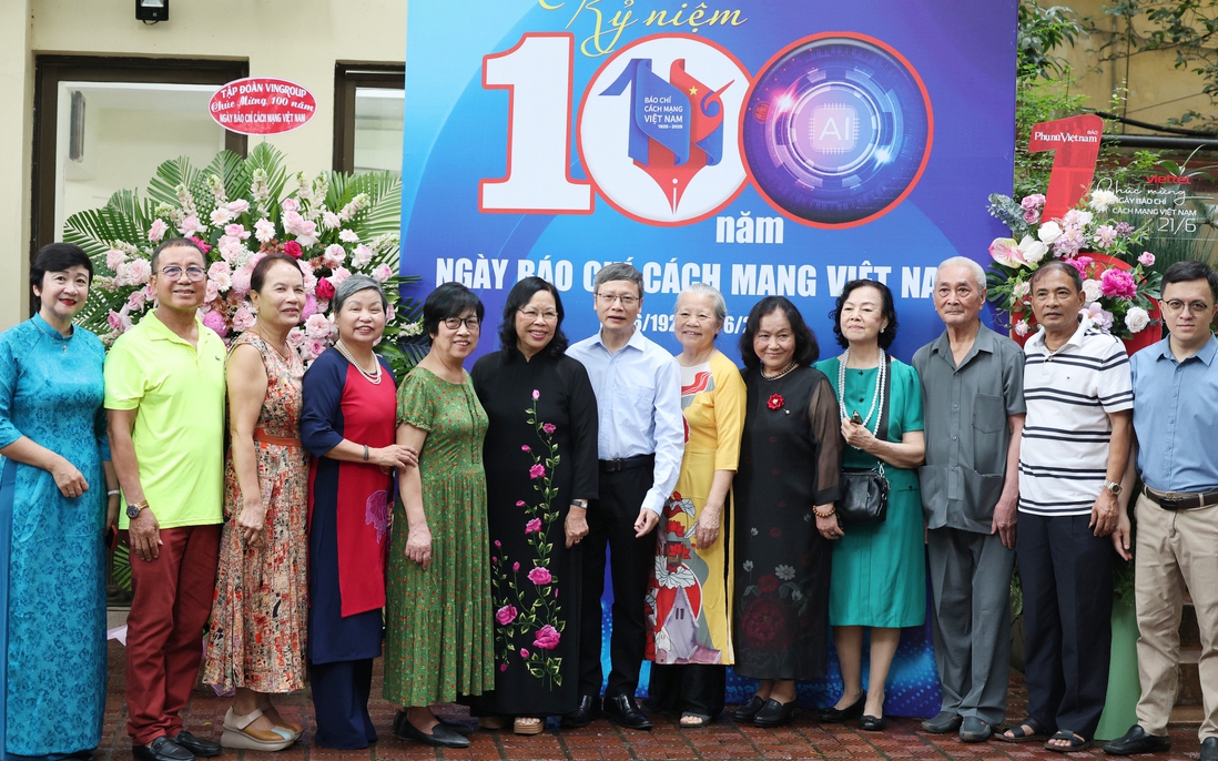 Phụ nữ làm báo