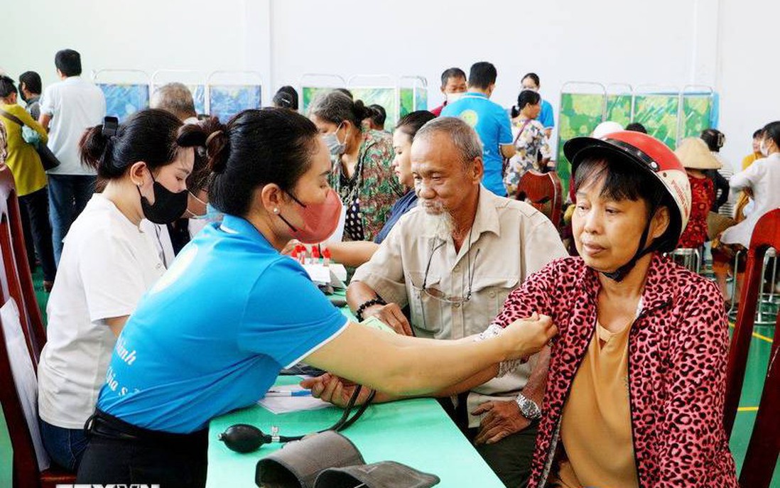 Triển khai cơ chế, chính sách đặc biệt cho công tác chăm sóc sức khỏe Nhân dân