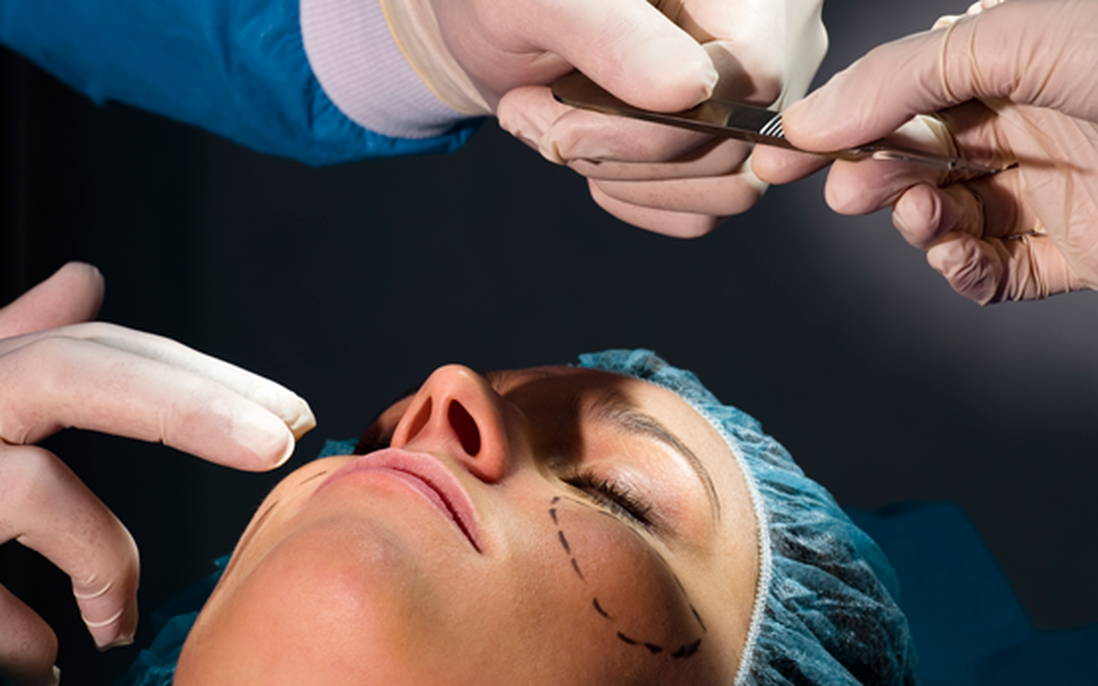 Can thiệp thẩm mỹ không an toàn, nữ bệnh nhân bị biến chứng phải mổ sọ