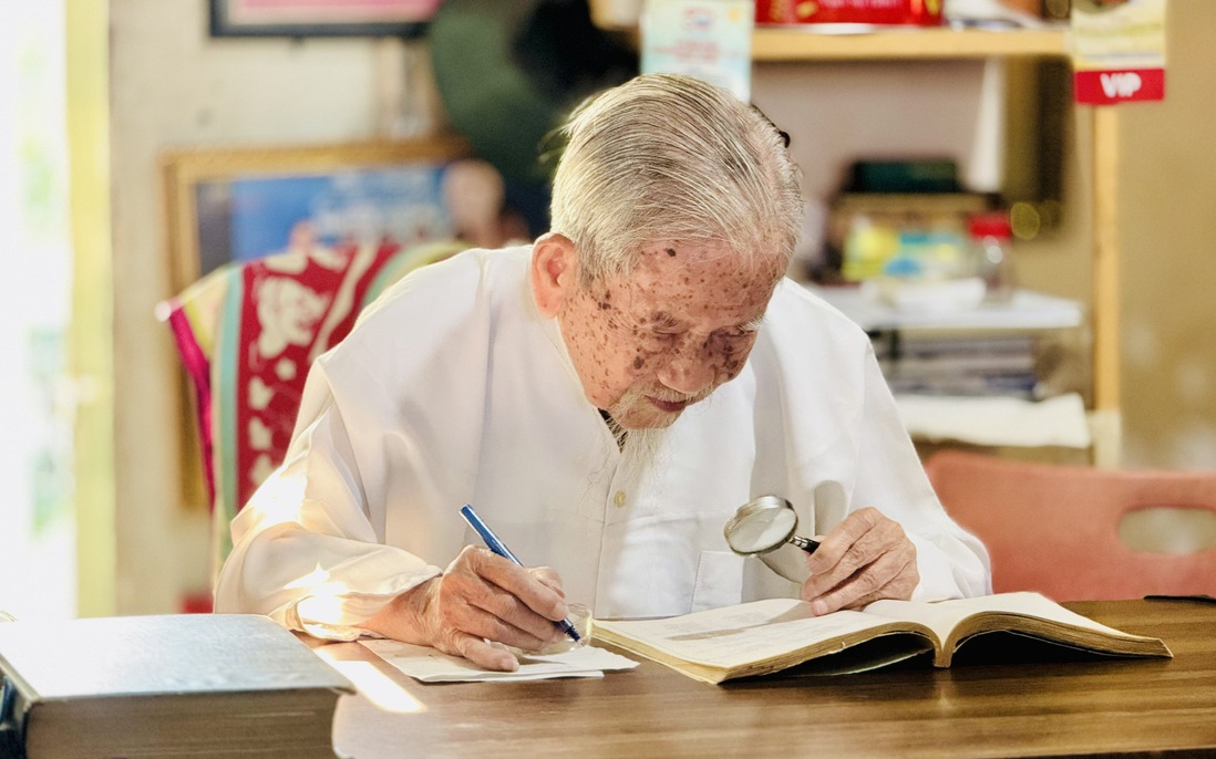 Nhà nghiên cứu 106 tuổi Nguyễn Đình Tư: "Phụ nữ Việt Nam anh hùng trên chiến trận, vĩ đại trong đời thường"