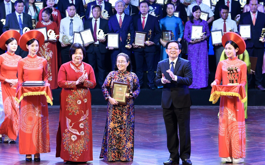 Tôn vinh 100 Hợp tác xã tiêu biểu trong thực hiện hiệu quả phong trào phát triển kinh tế tập thể