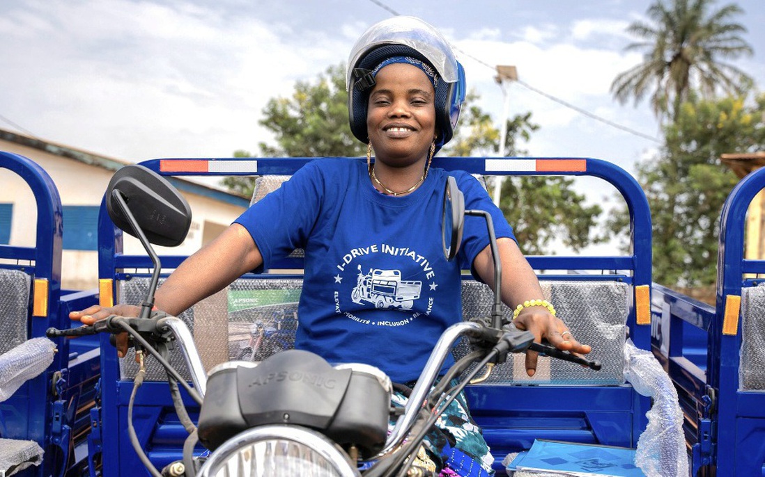 Những "bóng hồng" lái xe ba bánh và hành trình đổi đời ở Guinea