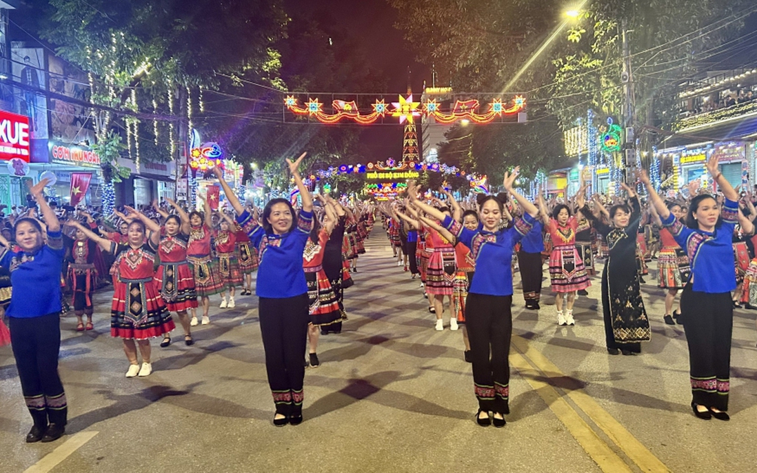 Phụ nữ Cao Bằng phát động đồng diễn dân vũ chào mừng Đại hội phụ nữ toàn quốc XIV