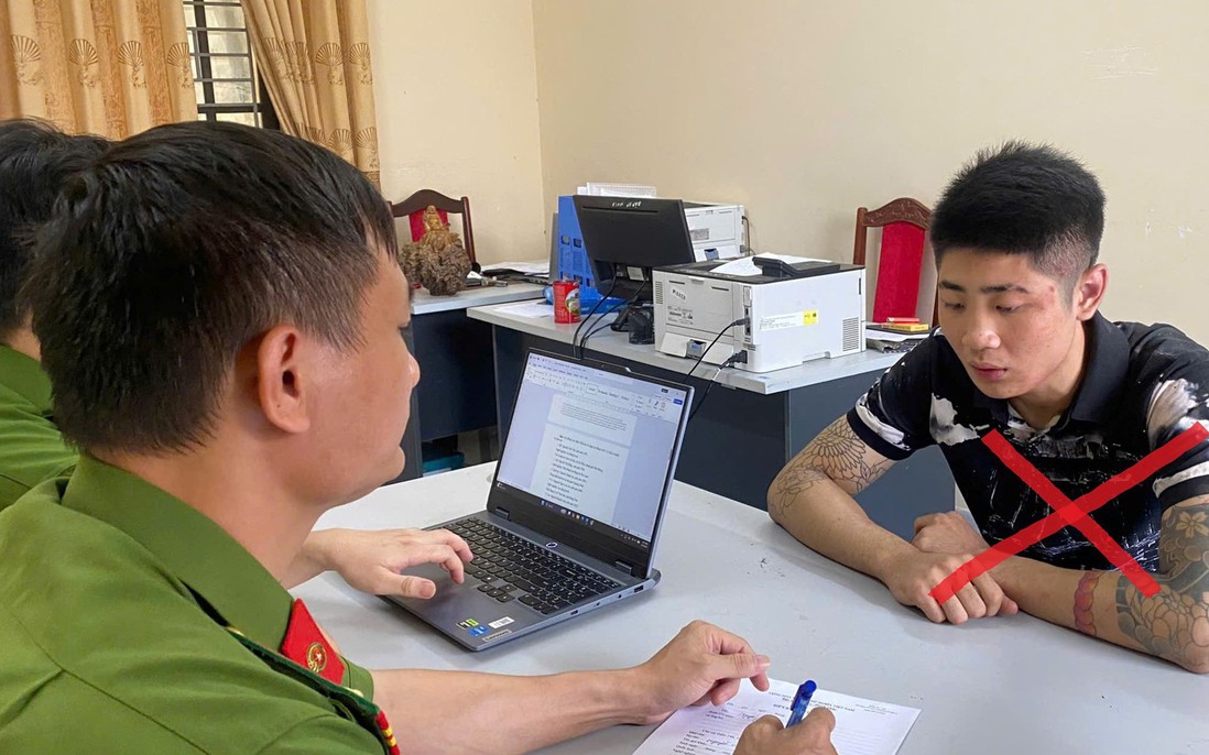 Khởi tố đối tượng chiếm đoạt điện thoại của tài xế taxi