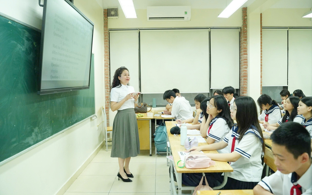 Tỷ lệ chọi lớp 10 Hà Nội biến động từng giờ, thí sinh thay đổi chiến lược đăng ký