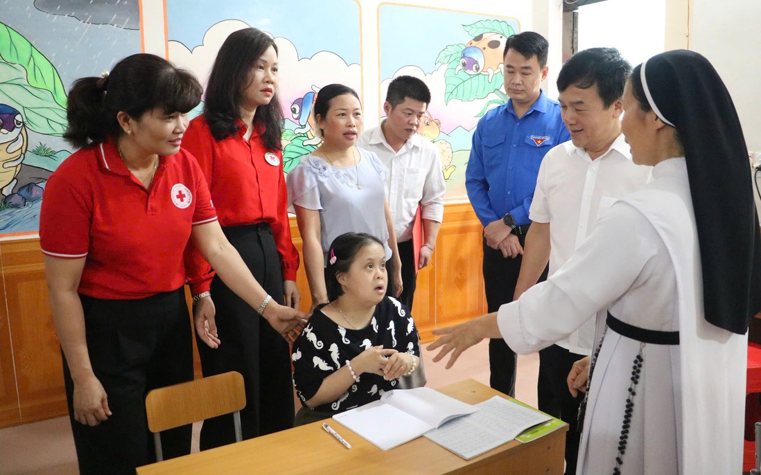 Chia sẻ, tặng quà trẻ em, người khuyết tật ở Lạng Sơn