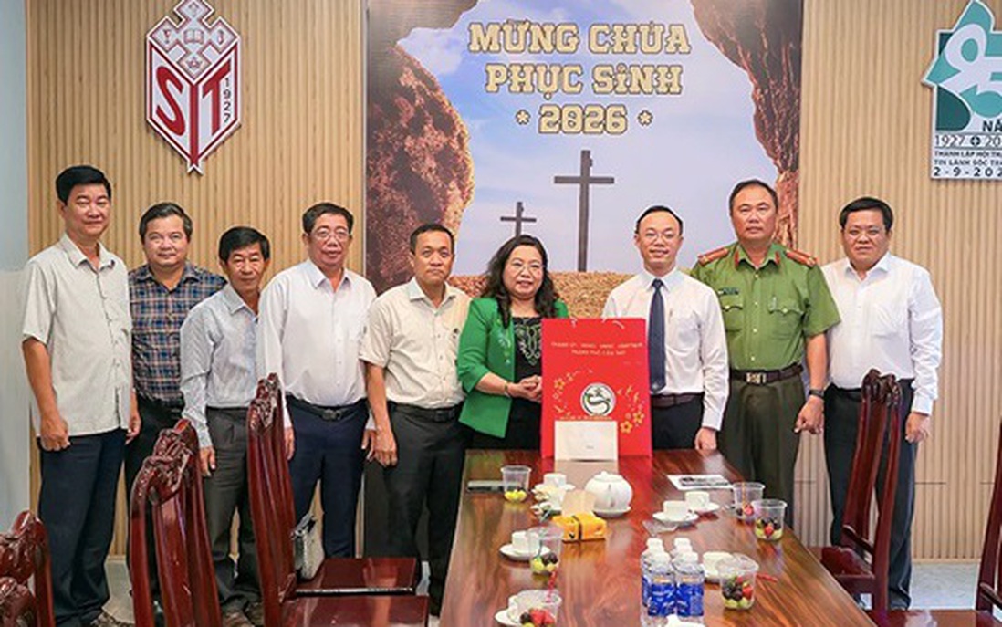 Ủy ban MTTQ Việt Nam thành phố Cần Thơ thăm, chúc mừng Lễ Phục sinh tại phường Sóc Trăng