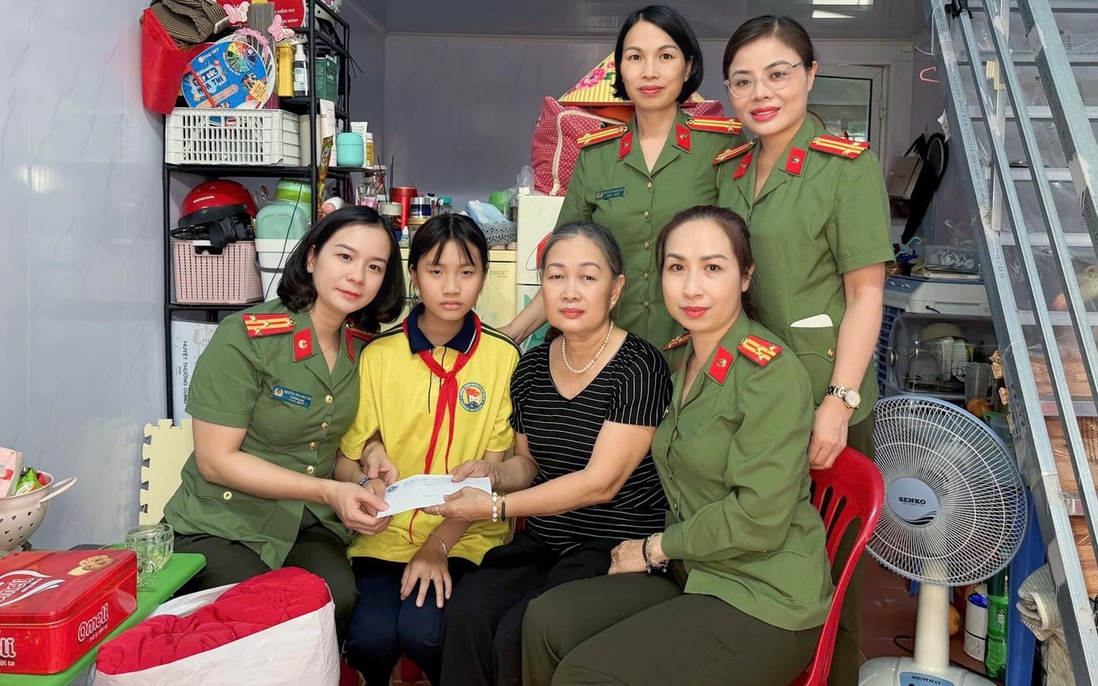 Phụ nữ Công an Hải Phòng chia sẻ yêu thương với trẻ em mồ côi