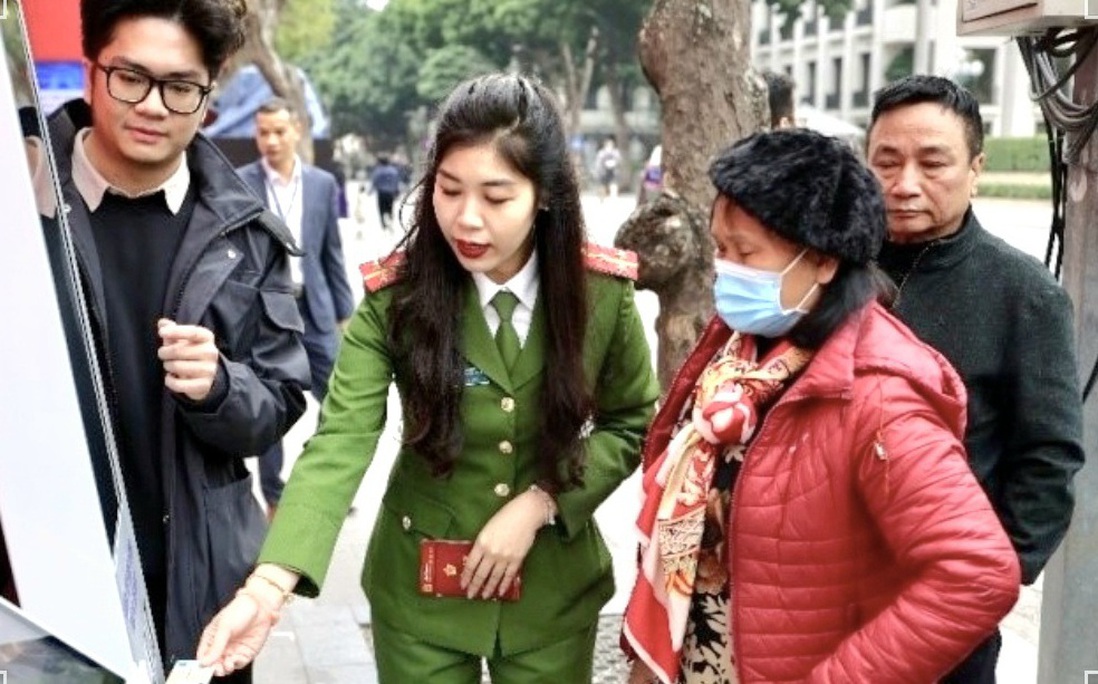 Nữ đại úy Cảnh sát tự hào làm nhiệm vụ thu nhận mẫu AND cho thân nhân các liệt sĩ