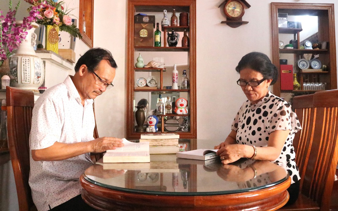 Những người mẹ, người bà giữ nếp đọc trong gia đình thời công nghệ số