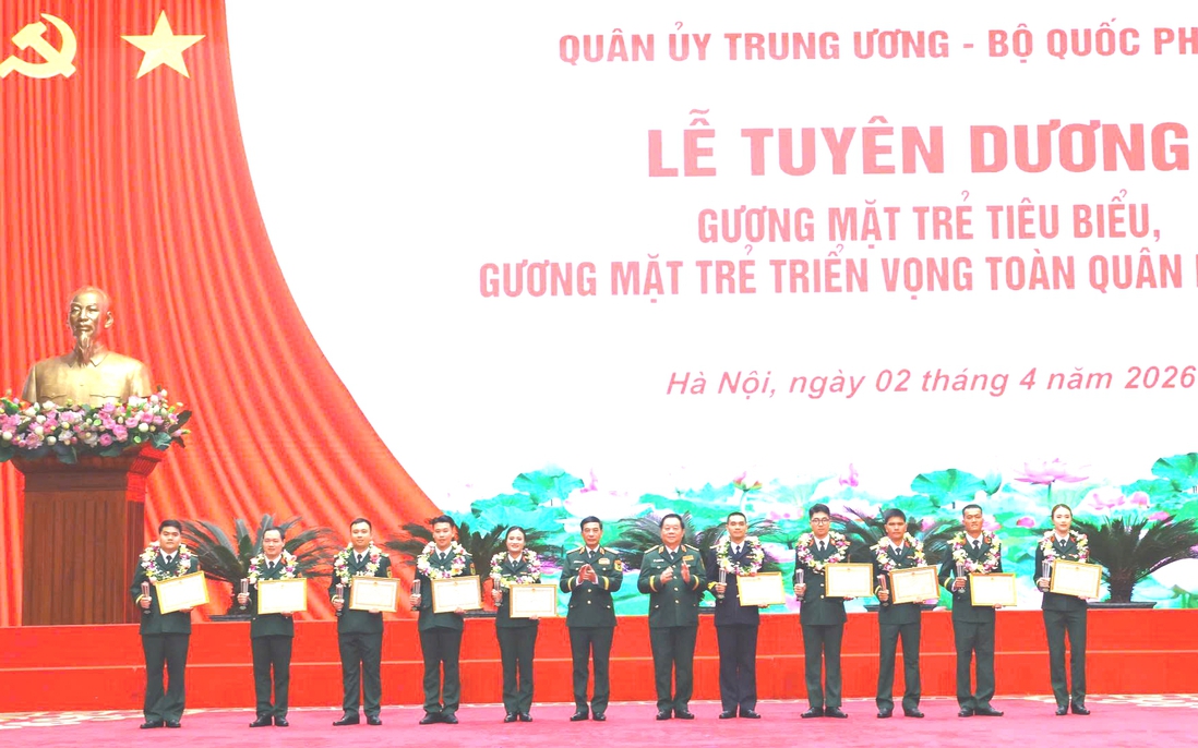 Cảm phục 2 "bóng hồng" được vinh danh gương mặt trẻ tiêu biểu toàn quân