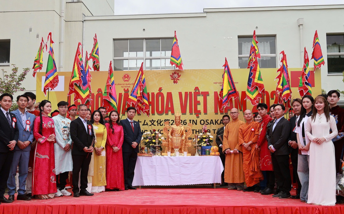 Hàng trăm người Việt tại Nhật cùng hát Quốc ca, tái hiện Lễ Giỗ Tổ Hùng Vương