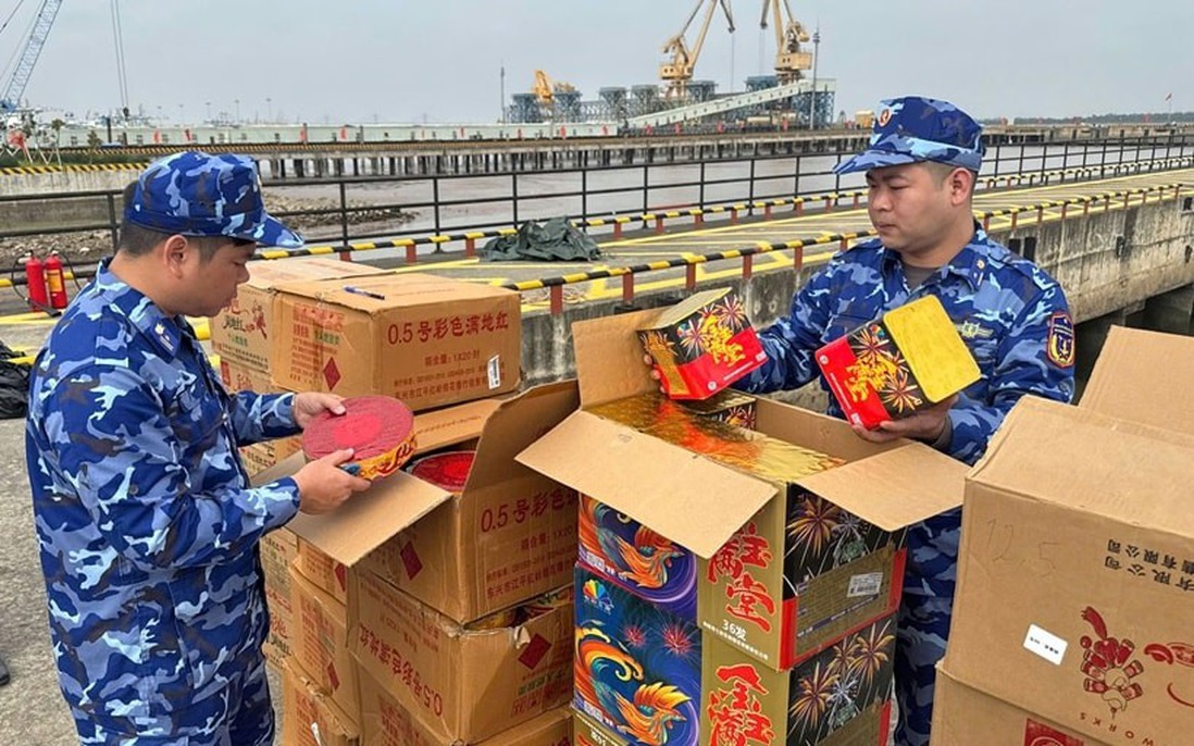 Hải Phòng: Xác minh chủ nhân của hơn 500kg pháo nổ bị bỏ lại trên biển