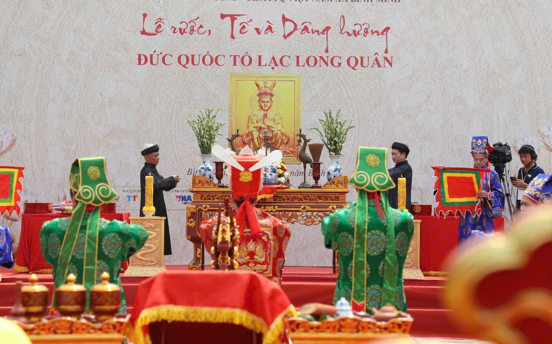 Bình Đà Festival honours the legendary founding father of the Vietnamese people, Lạc Long Quân