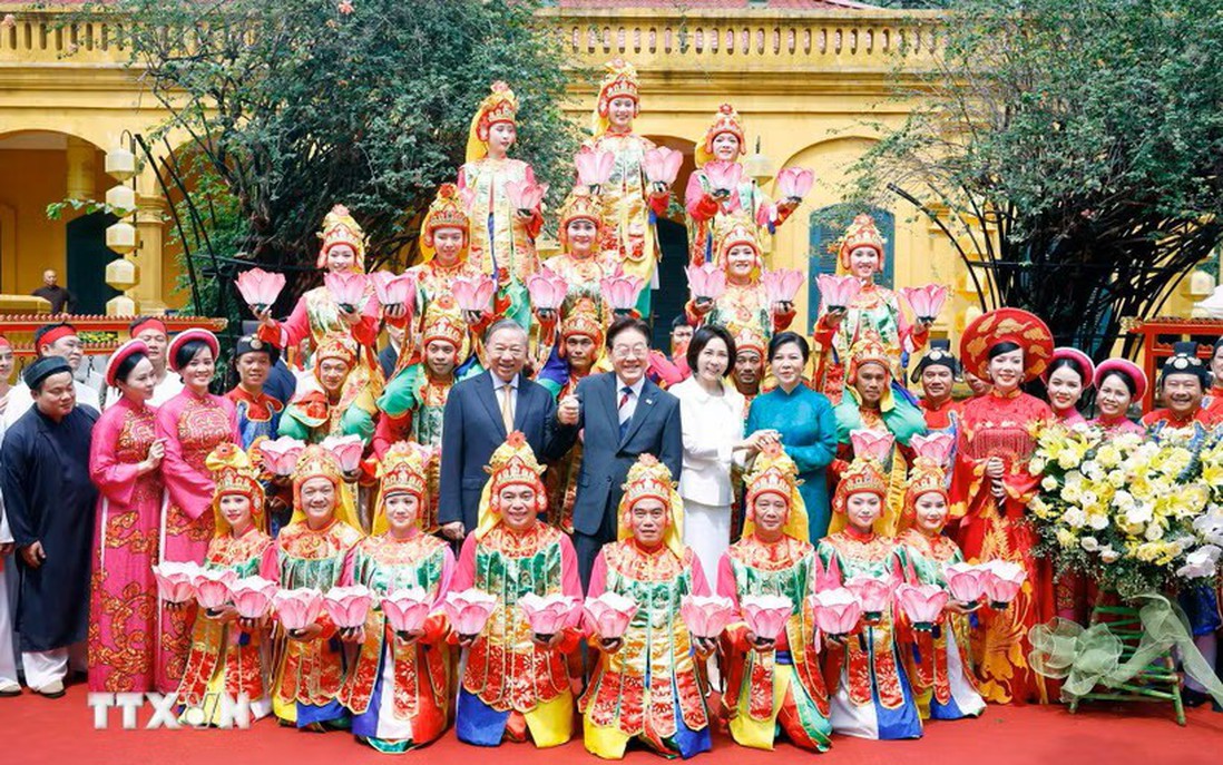 Tổng Bí thư, Chủ tịch nước và Phu nhân chủ trì Chương trình hữu nghị đặc biệt tại Hoàng Thành Thăng Long