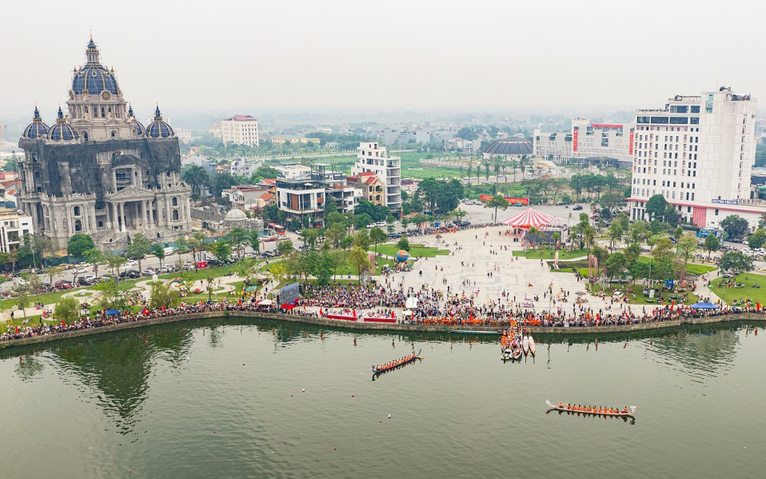 Bơi chải trên hồ Văn Lang: Từ đường đua truyền thống đến sản phẩm du lịch bền vững của Đất Tổ