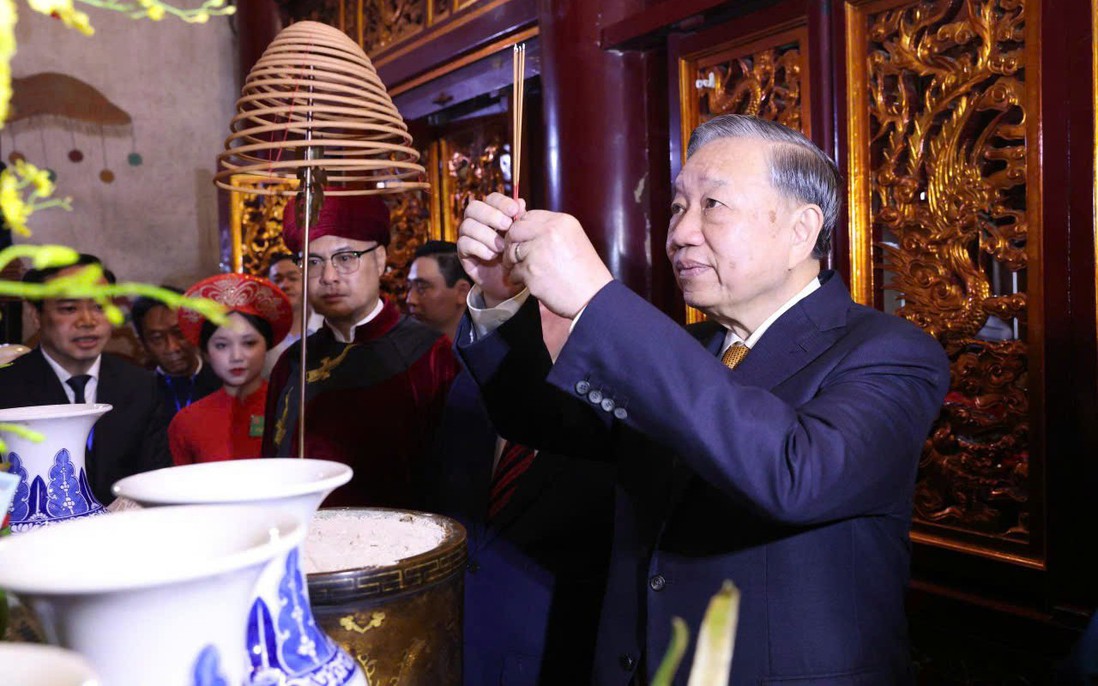 Tổng Bí thư, Chủ tịch nước Tô Lâm dâng hương tưởng niệm các Vua Hùng tại Phú Thọ