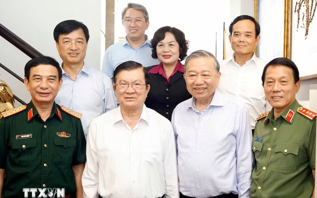 Tổng Bí thư, Chủ tịch nước thăm các nguyên lãnh đạo Đảng, Nhà nước và Mẹ Việt Nam Anh hùng
