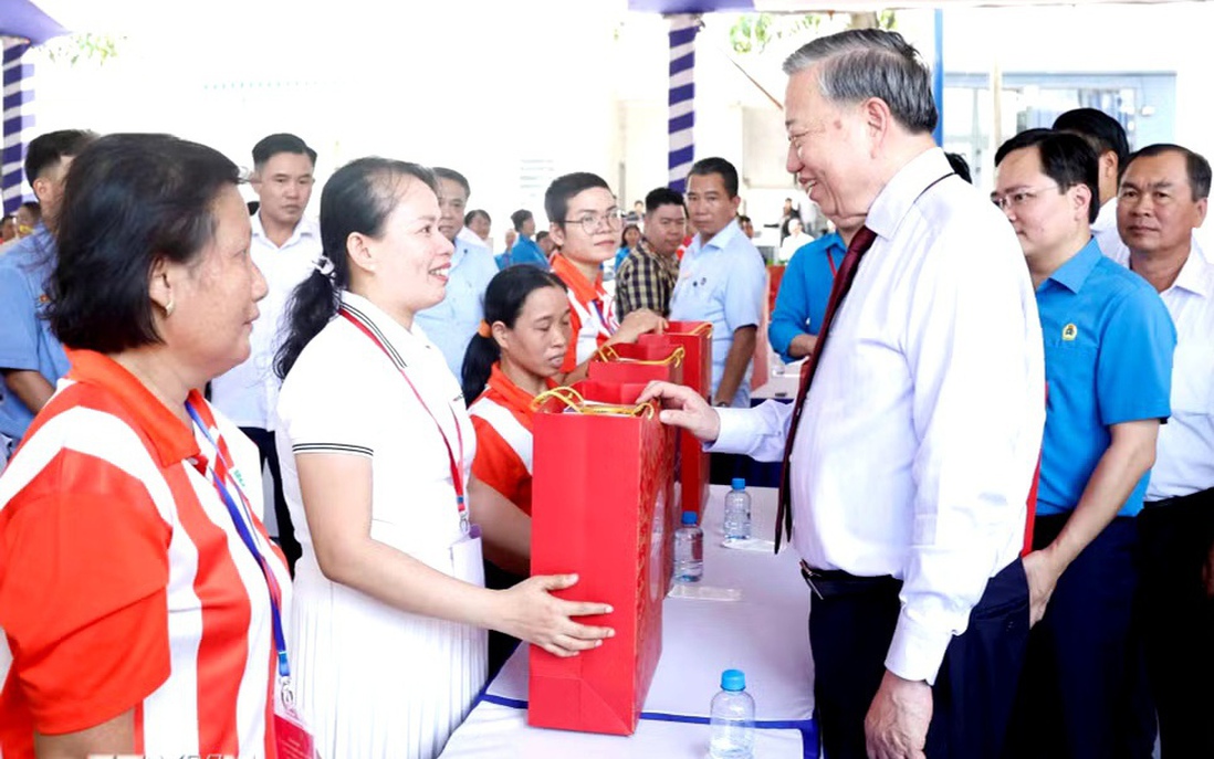 Tổng Bí thư, Chủ tịch nước động viên công nhân, người lao động ở TPHCM