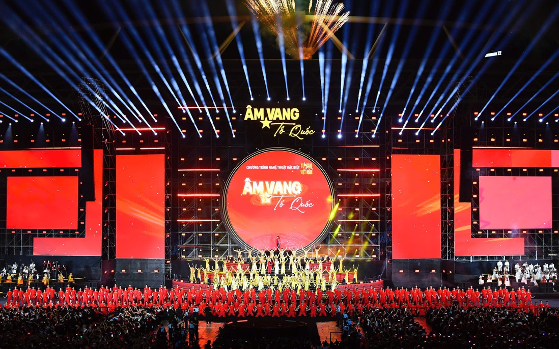 40.000 khán giả hòa mình trong “Âm vang Tổ quốc”