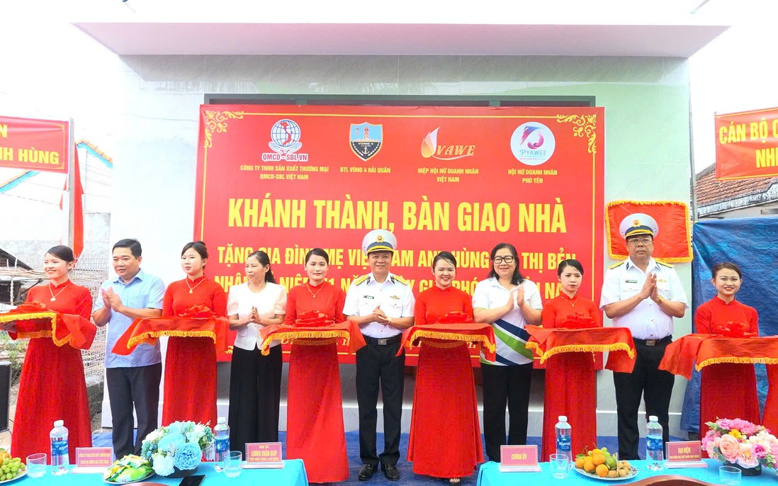 Lữ đoàn 682 bàn giao nhà cho gia đình Mẹ Việt Nam Anh hùng